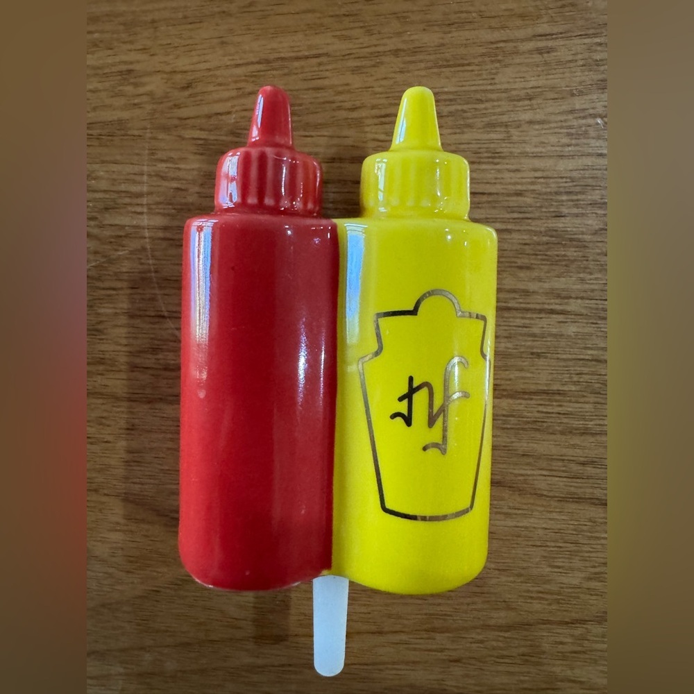 Nora Fleming Main Squeeze Mini (Ketchup & Mustard) - Picture 4 of 5